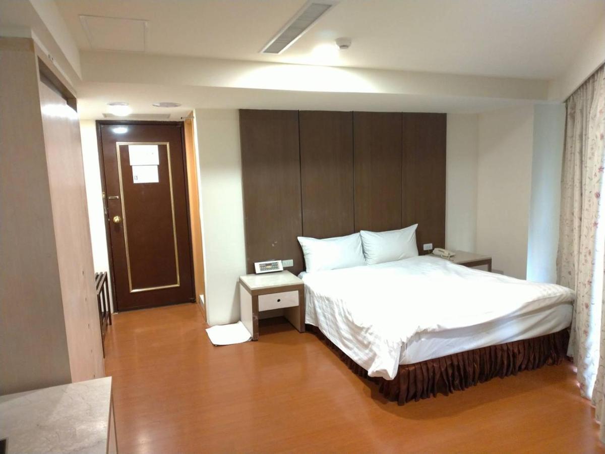 Waugh Den Business Hotel Taichung Extérieur photo