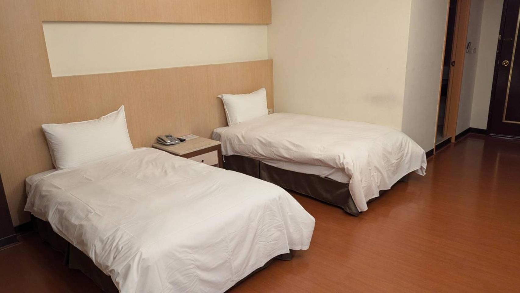 Waugh Den Business Hotel Taichung Extérieur photo