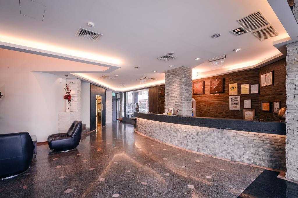 Waugh Den Business Hotel Taichung Extérieur photo