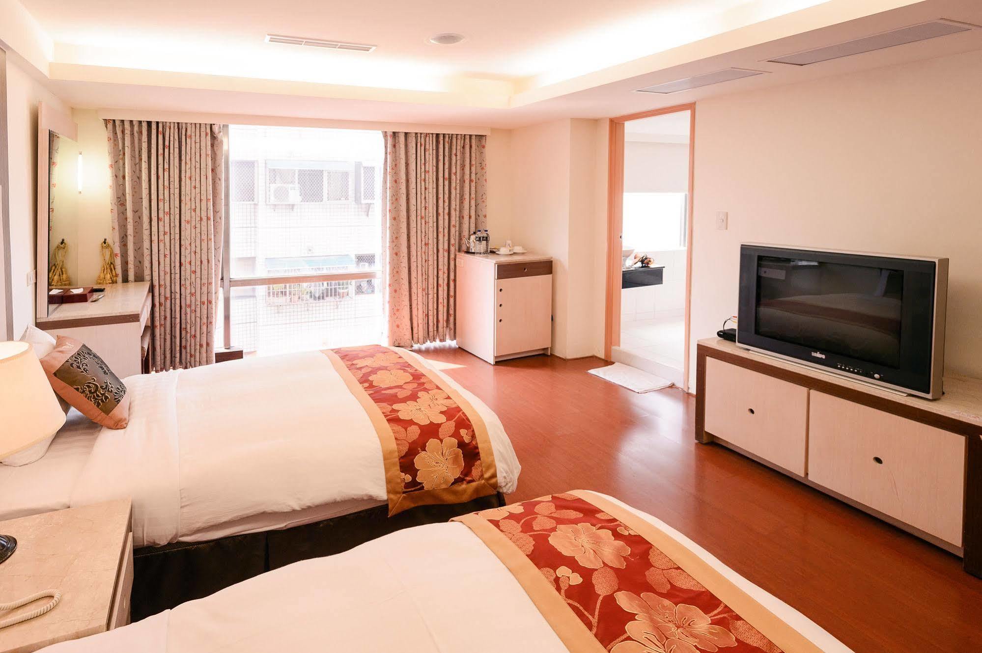 Waugh Den Business Hotel Taichung Extérieur photo