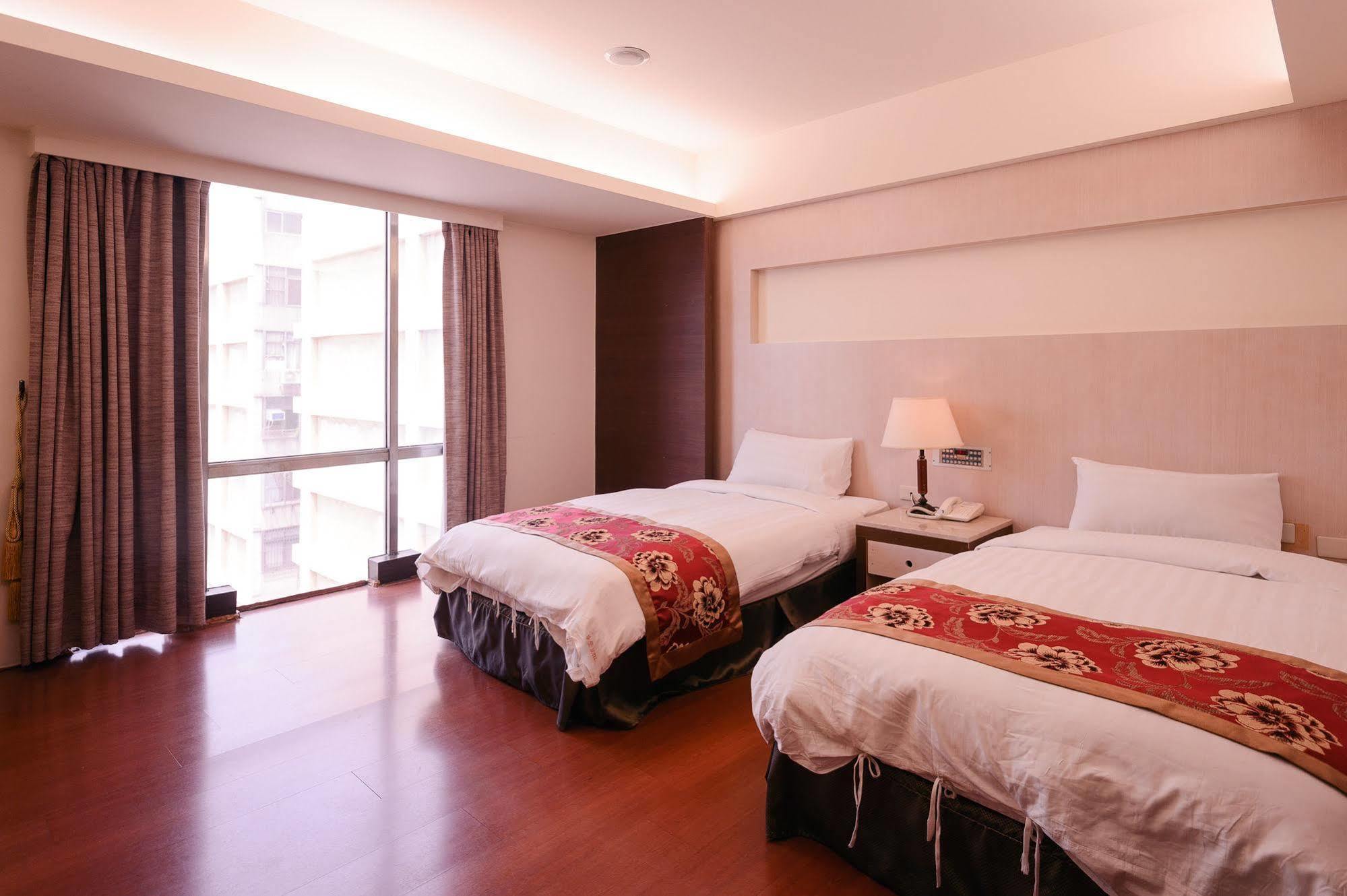 Waugh Den Business Hotel Taichung Extérieur photo