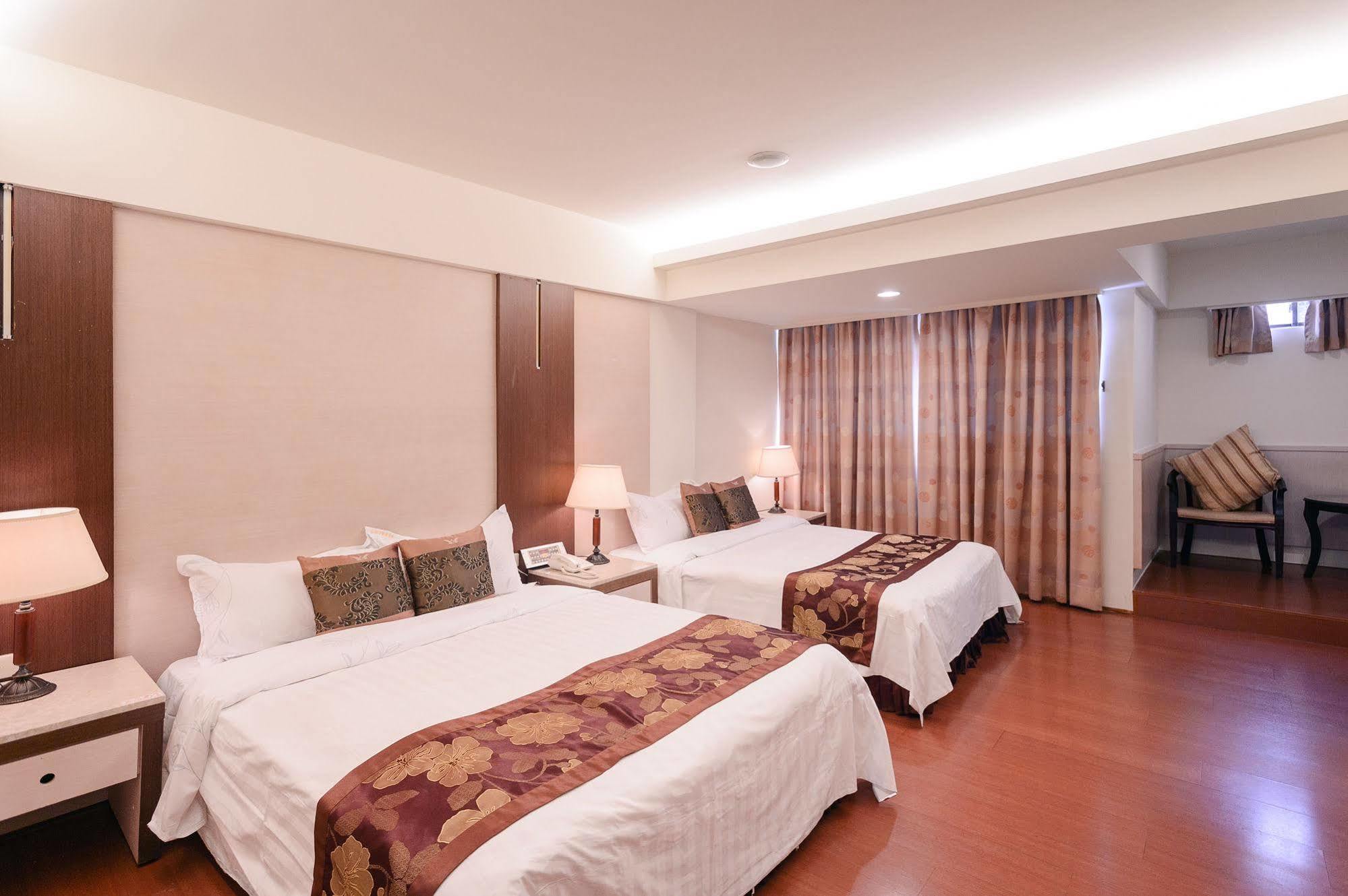 Waugh Den Business Hotel Taichung Extérieur photo