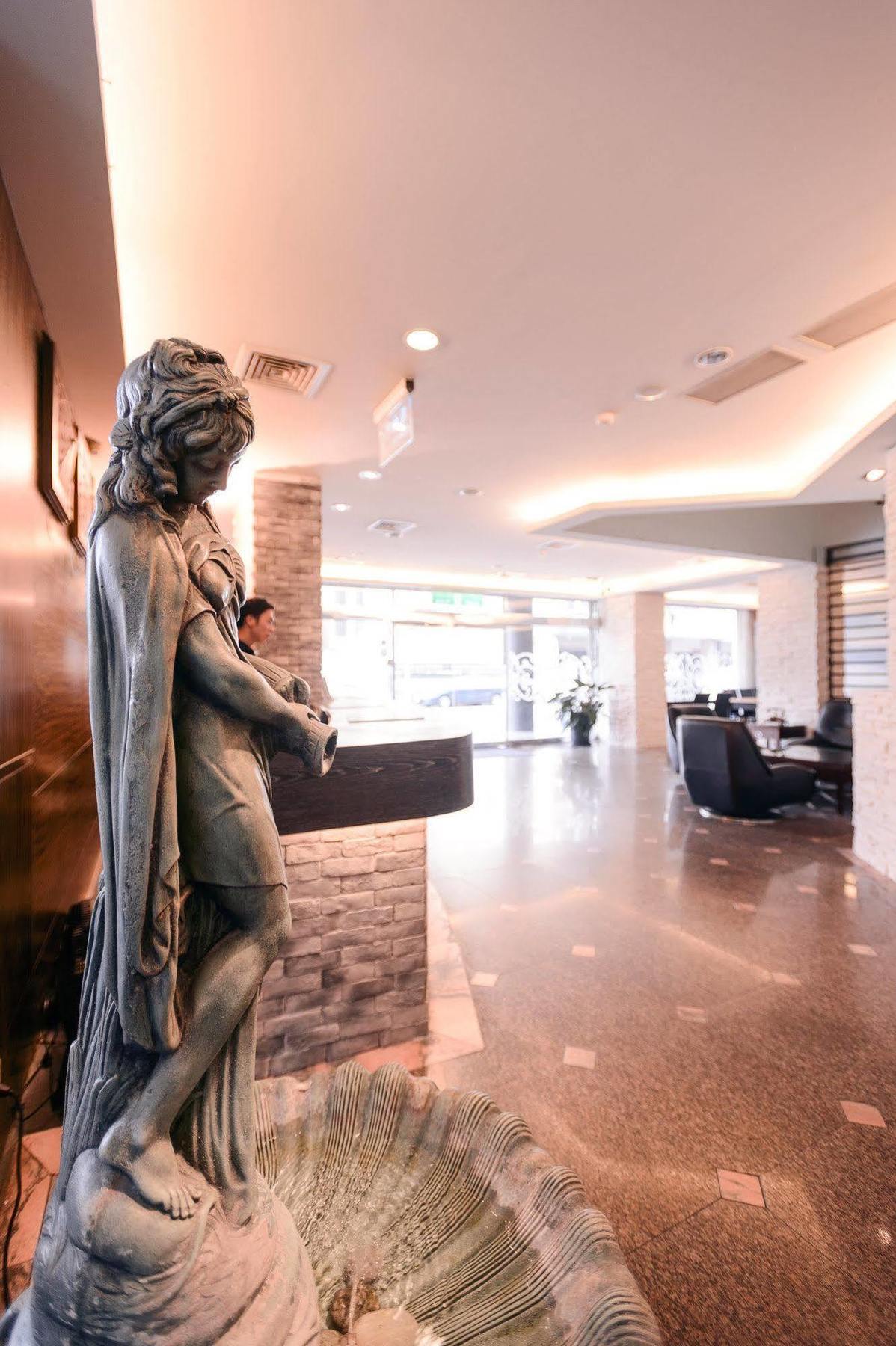 Waugh Den Business Hotel Taichung Extérieur photo